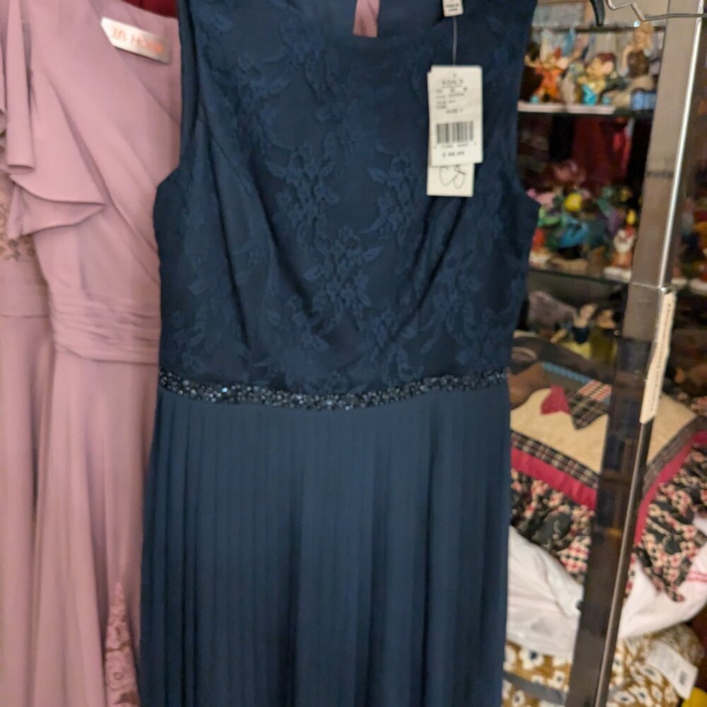 Beautiful Navy short dress size 7 Speechless brand NWT